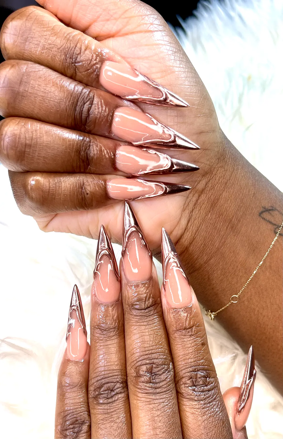 Sculpted gel almond