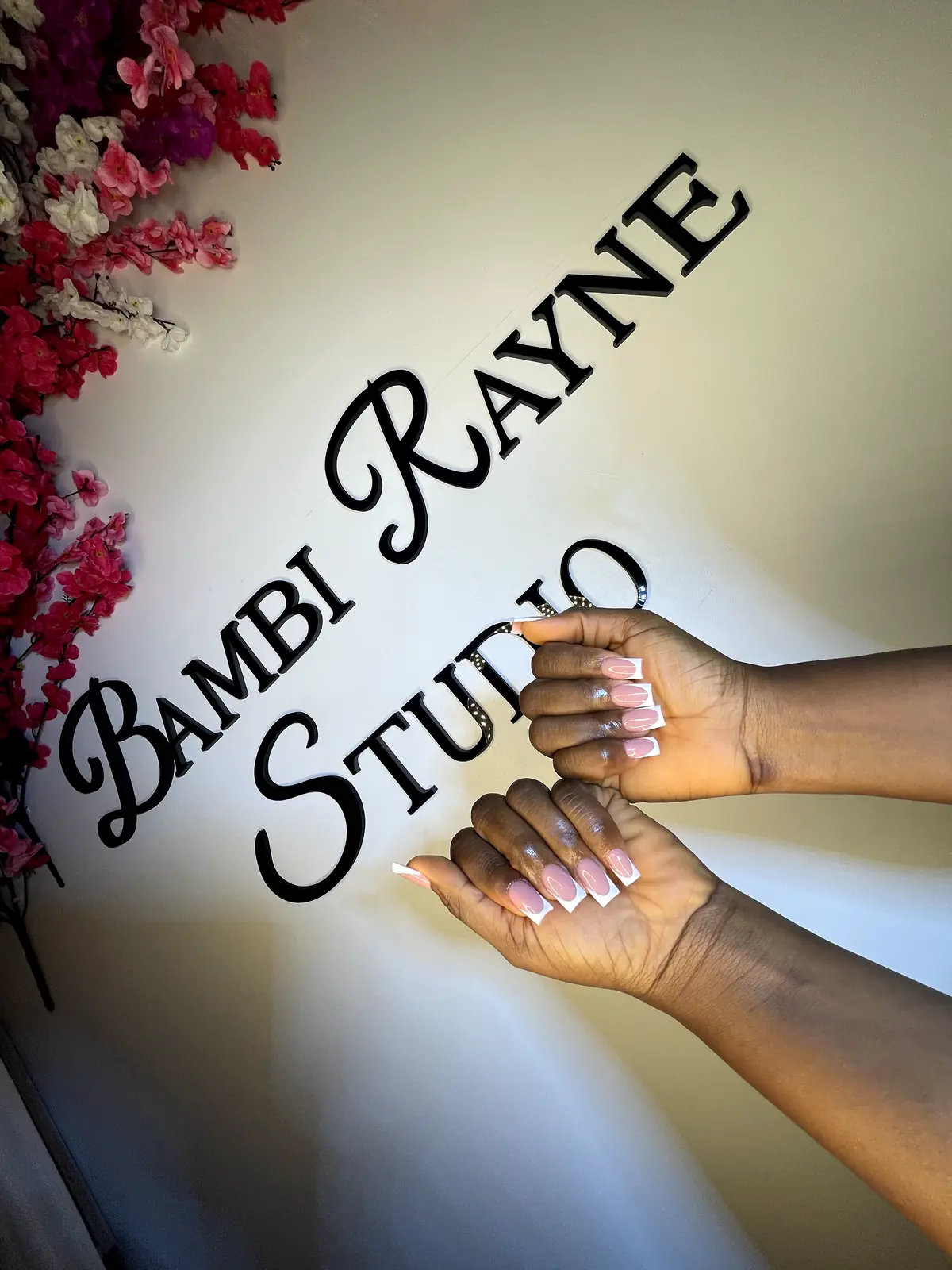 Sculpted gel almond